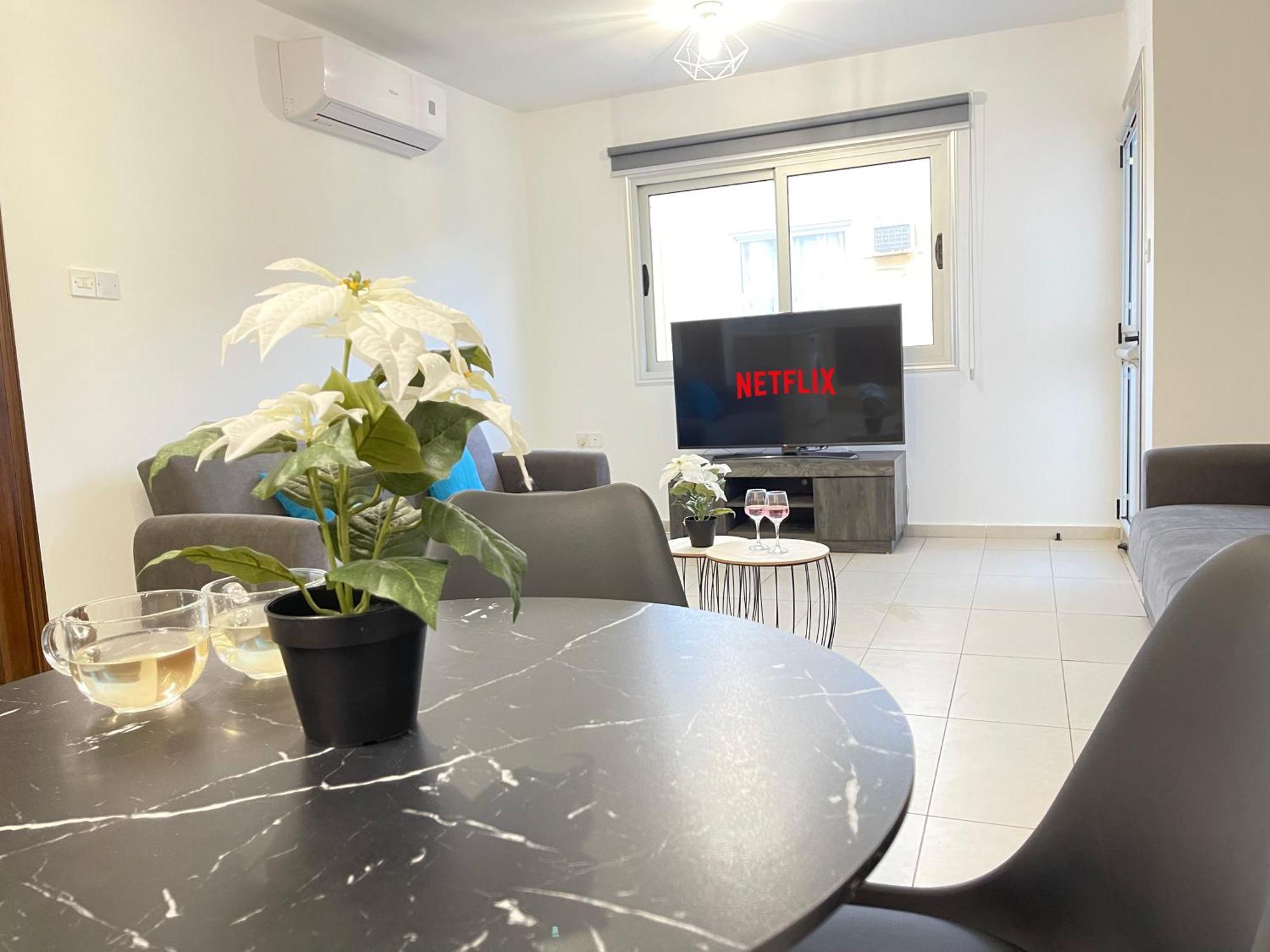 Aurora Holiday Apartment - 아이아 나파 외부 사진