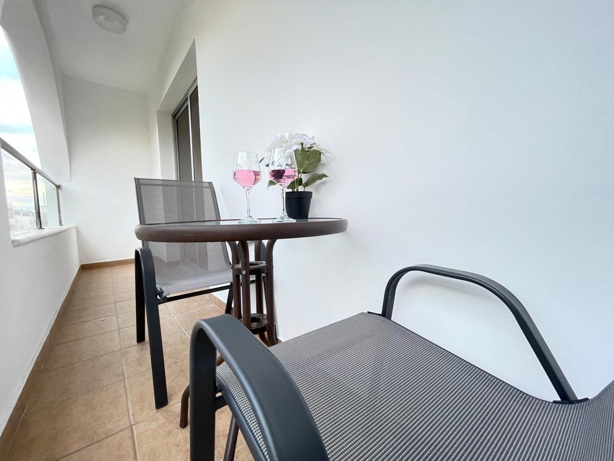 Aurora Holiday Apartment - 아이아 나파 외부 사진