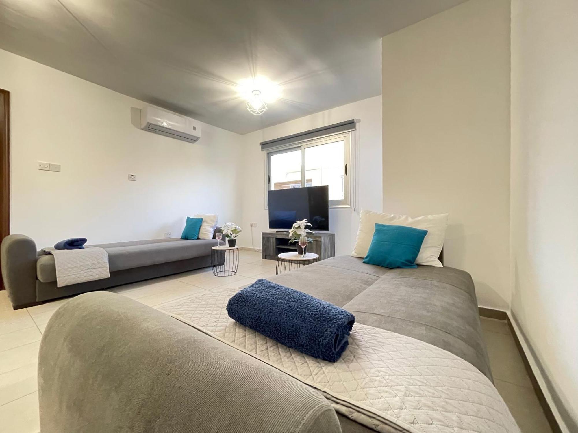 Aurora Holiday Apartment - 아이아 나파 외부 사진
